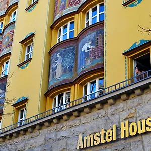 Amstel House אכסניה