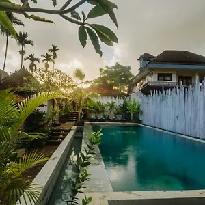 *** Holiday park Taman By Prasi Indonesia